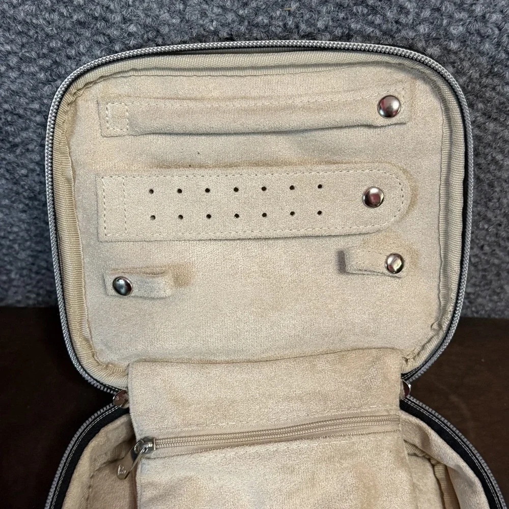 BRIGHTON Hearts A Flutter Zip Around Travel Jewelry Case Pouch